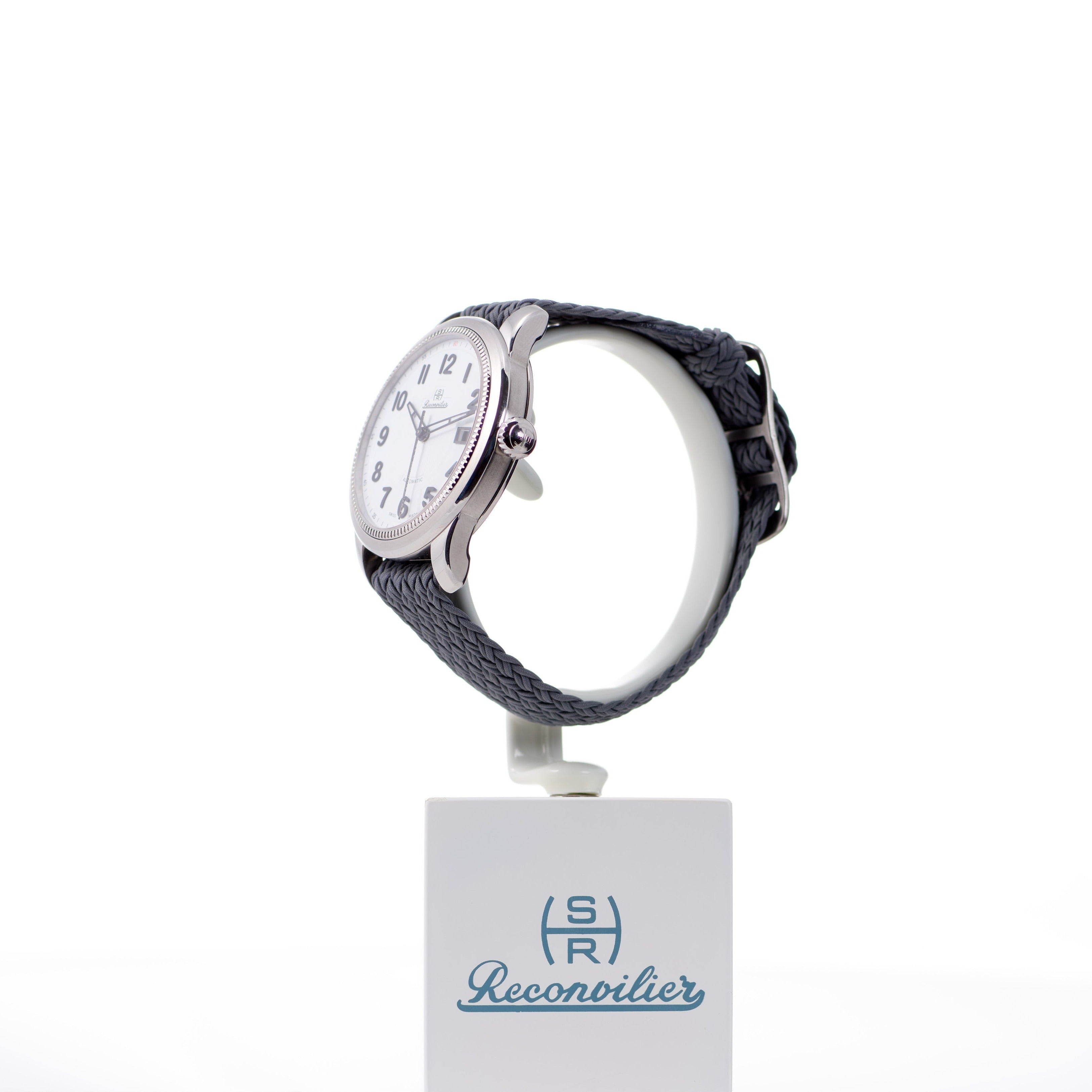 Apple Watch Series 7 (MKN13HN/A) Starlight Aluminium Case with Starlight  Sport Band - Regular